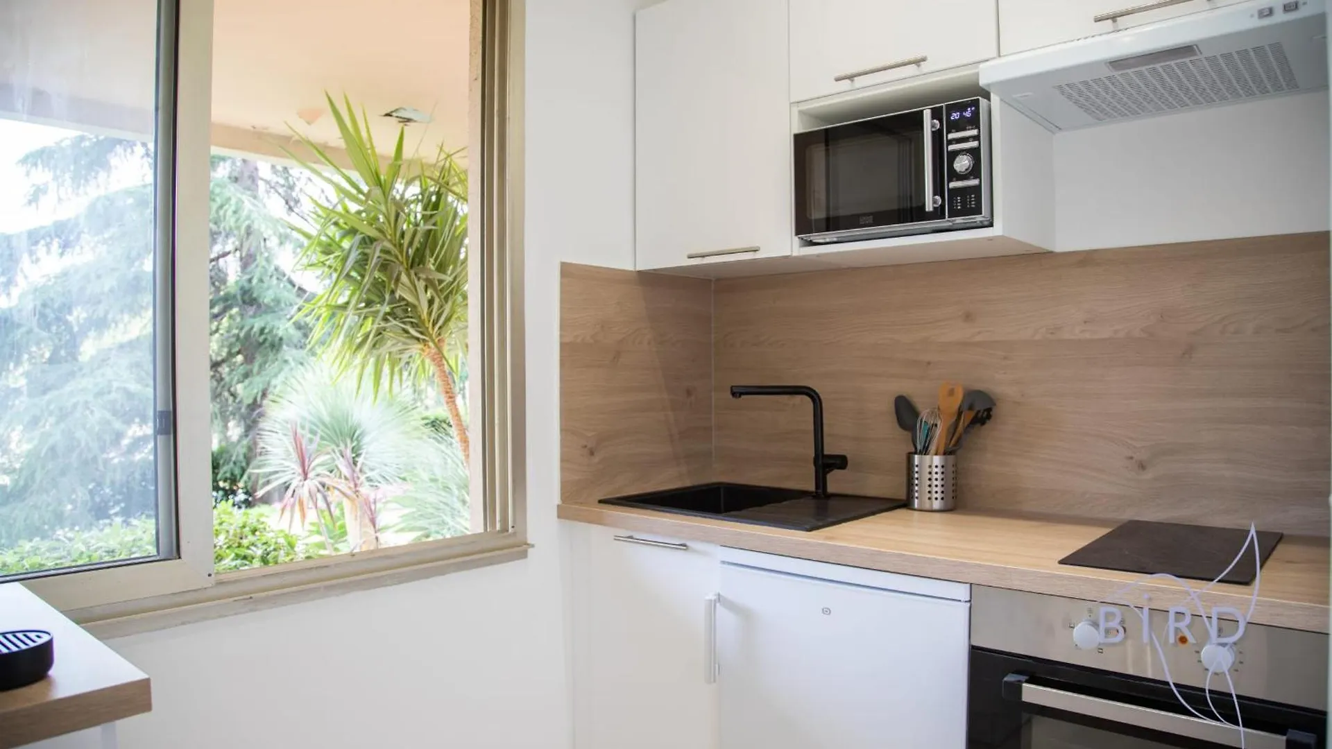 Nice Flat With Hot Pool Juan-les-Pins 0*,  France
